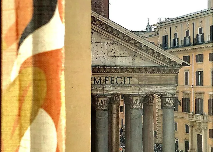 Pantheon In Finestra